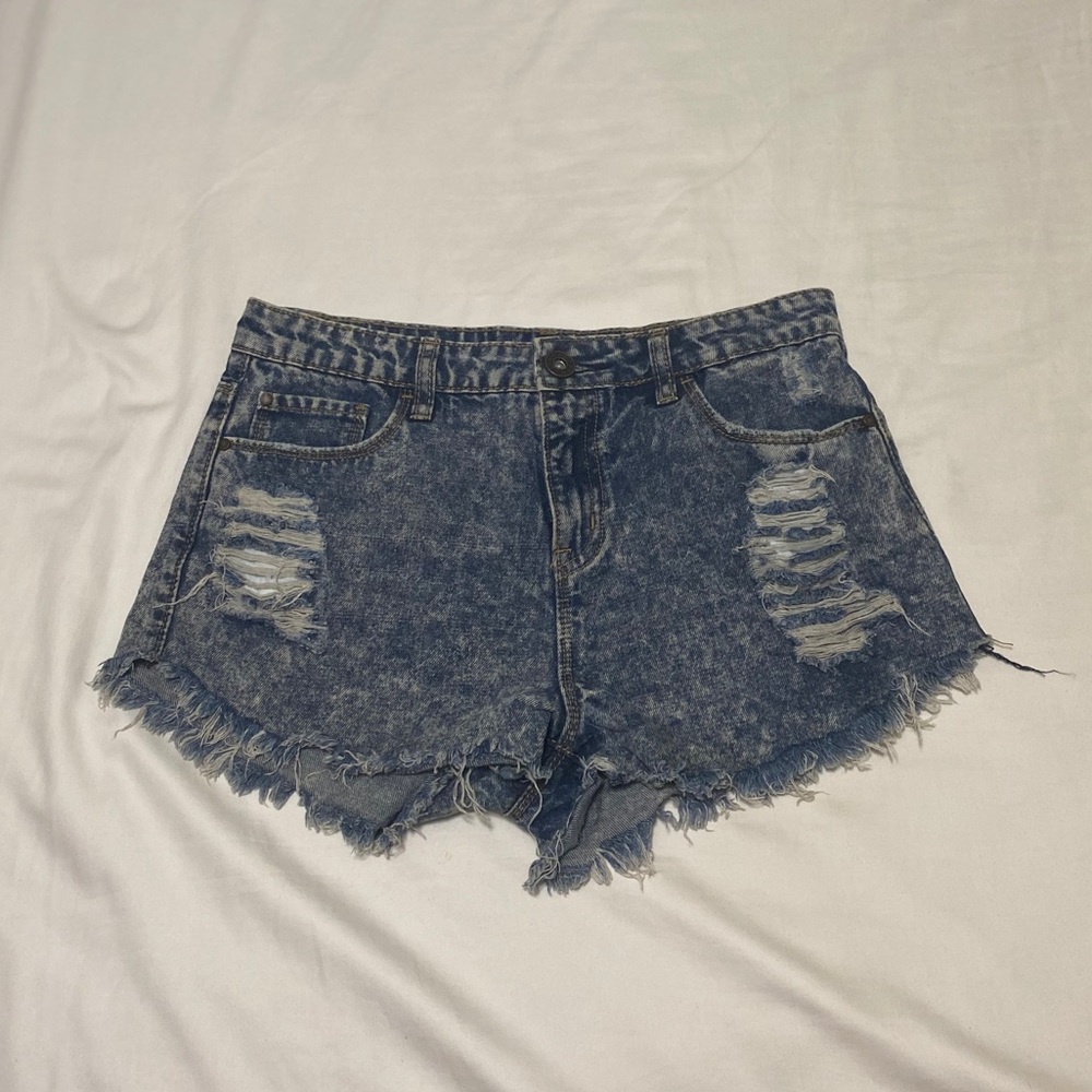 Tinseltown acid wash denim ripped cut-off shorts!